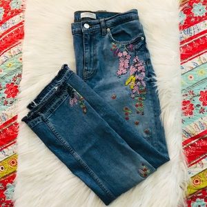 Zara High rise embroidered Jeans size 4